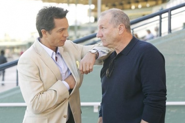 Photo Flash: Benjamin Bratt Guest Stars on ABC's MODERN FAMILY Tonight Image