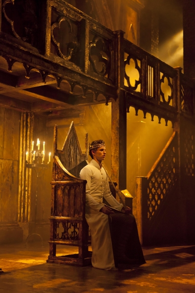 Photo Flash: First Look at Eddie Redmayne in Donmar Warehouse's RICHARD II Image