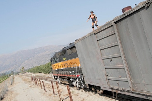 Photo Flash: Teams of Twins Take on NBC's FEAR FACTOR, 1/23 Image