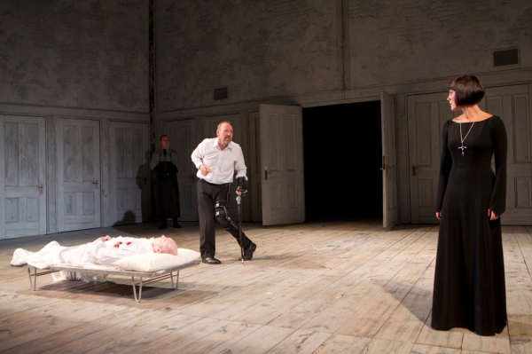 Photo Flash: Kevin Spacey as RICHARD III in Bridge Project Production! Image
