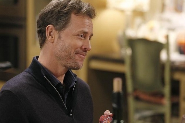 Photo Flash: First Look - Greg Kinnear on ABC's MODERN FAMILY, 2/8 Image