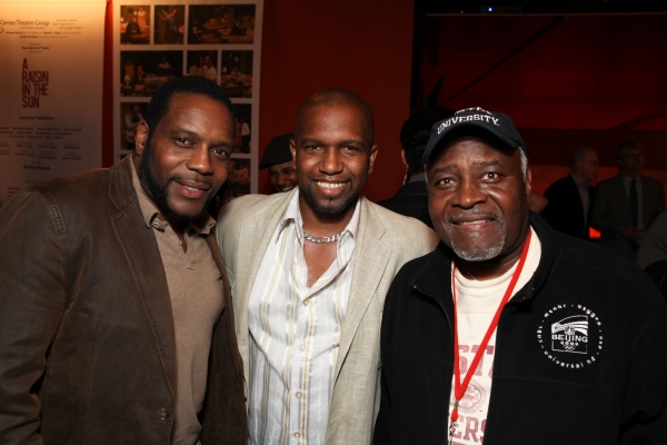 CULVER CITY, CA - JANUARY 22: (L-R) Chad L. Coleman poses with cast members Keith Art Photo