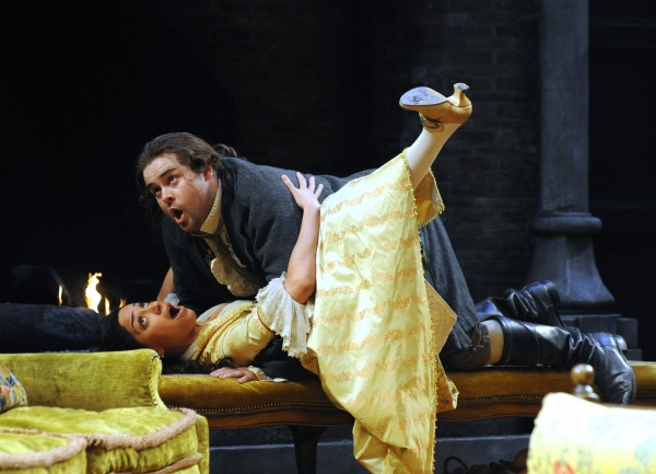 Photo Coverage: Sophie Thompson in SHE STOOPS TO CONQUER At National Theatre Image