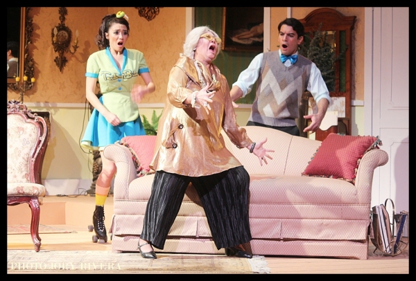 Photo Flash: Ken Ludwig’s LEADING LADIES Opens In Manila Image