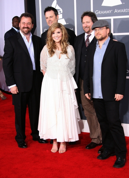 Photo Flash: 2012 Grammy Awards- Red Carpet Coverage! 