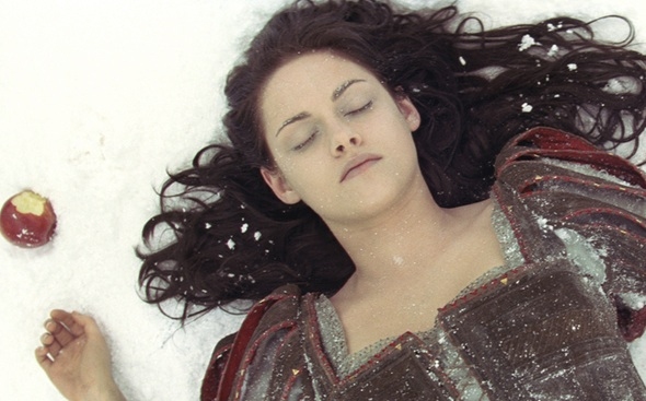 Photo Flash: First Look - SNOW WHITE AND THE HUNTSMAN, Opening Today, 6/1 