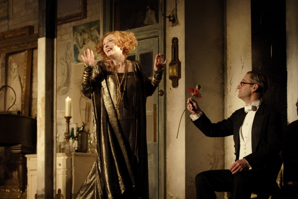Photo Flash: Lindsay Duncan, Jeremy Northam, et al. in HAY FEVER Image