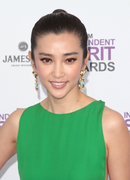 Photo Coverage: 2012 Starry Spirit Awards Red Carpet - Zac Efron, Michelle WIlliams & More! Image