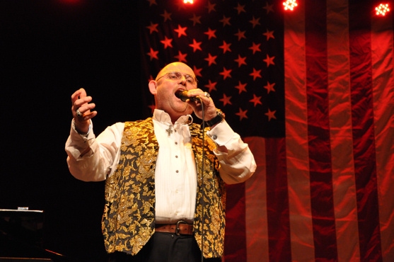 Photos: Ronan Tynan Plays Patchouge Theatre Image