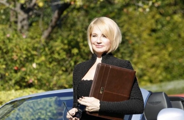 Photo Flash: First Look - Bobby Cannavale, Ellen Barkin Guest Star on ABC's MODERN FAMILY Tonight Image