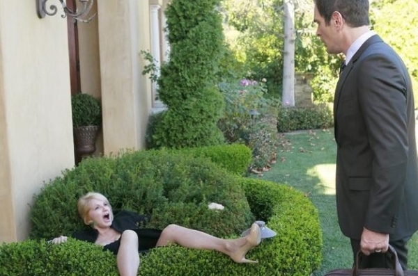 Photo Flash: First Look - Bobby Cannavale, Ellen Barkin Guest Star on ABC's MODERN FAMILY Tonight Image