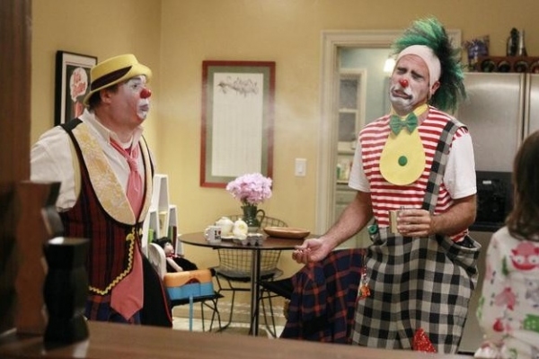 Photo Flash: First Look - Bobby Cannavale, Ellen Barkin Guest Star on ABC's MODERN FAMILY Tonight Image