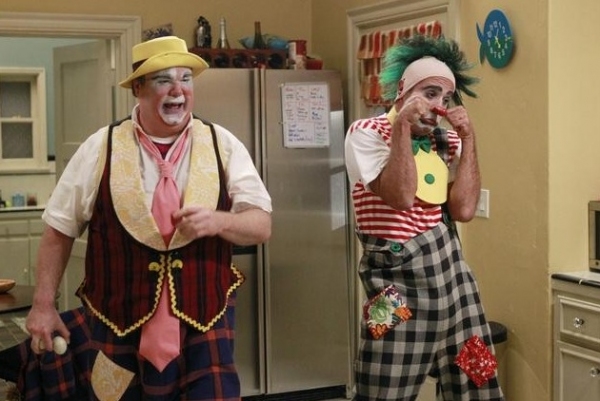 Photo Flash: First Look - Bobby Cannavale, Ellen Barkin Guest Star on ABC's MODERN FAMILY Tonight Image