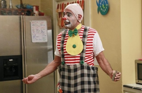 Photo Flash: First Look - Bobby Cannavale, Ellen Barkin Guest Star on ABC's MODERN FAMILY Tonight Image