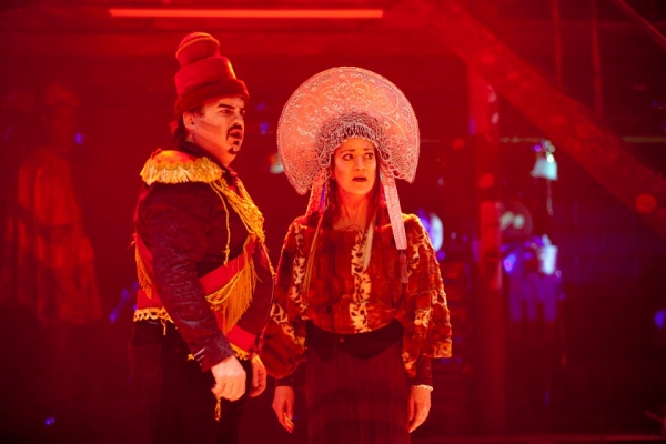 Photo Flash: First Look at Signature Theatre's BROTHER RUSSIA Image