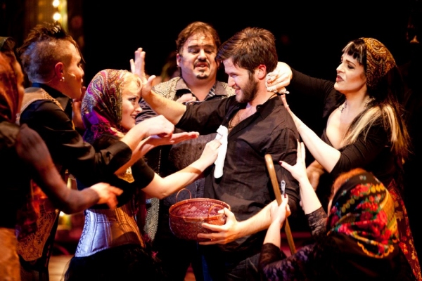 Photo Flash: First Look at Signature Theatre's BROTHER RUSSIA Image