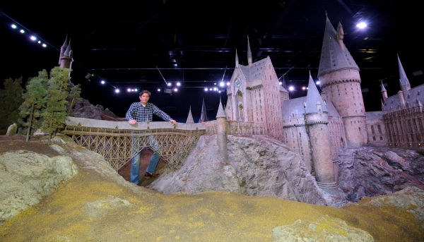 Jose Granel with Hogwarts Castle  Photo