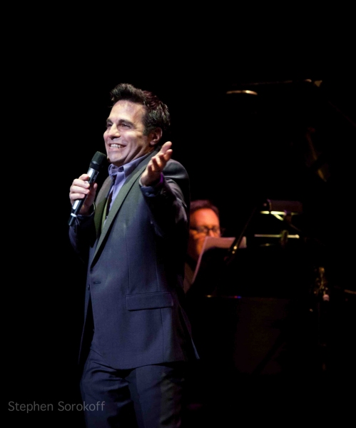 Photo Coverage: Debra Messing, Marlo Thomas & More Honor Linda Lavin at Vineyard Theatre Image