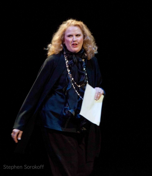 Photo Coverage: Debra Messing, Marlo Thomas & More Honor Linda Lavin at Vineyard Theatre Image