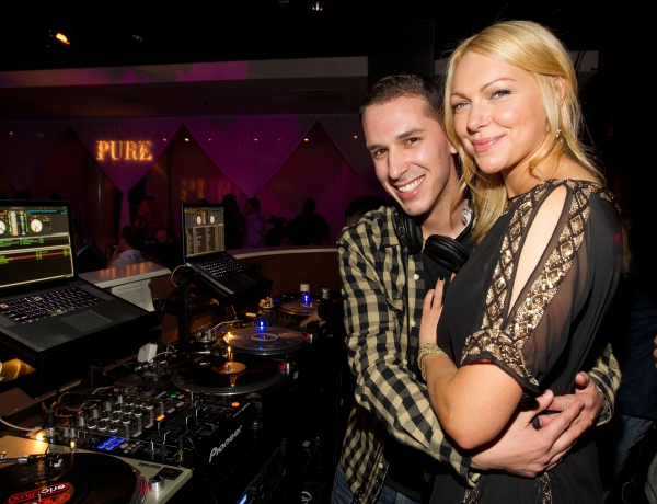 DJ Eric Deluxe and Laura Prepon  Photo