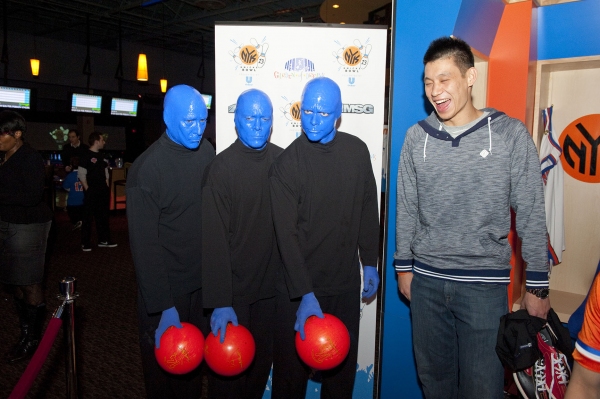 Photo Flash: Jeremy Lin Meets the Blue Man Group at Knicks Bowl Image