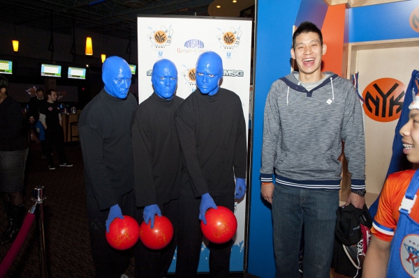 Photo Flash: Jeremy Lin Meets the Blue Man Group at Knicks Bowl Image