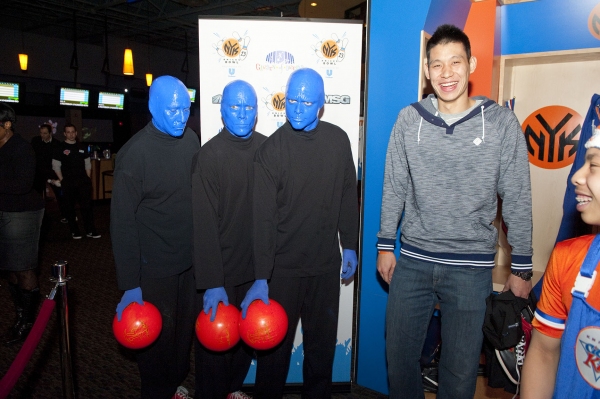 Photo Flash: Jeremy Lin Meets the Blue Man Group at Knicks Bowl Image