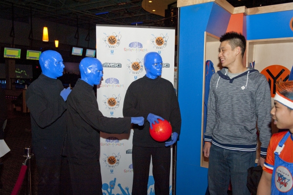 Photo Flash: Jeremy Lin Meets the Blue Man Group at Knicks Bowl Image