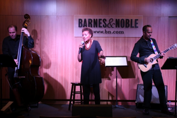 Photo Flash: Leslie Uggams Performs Live at Barnes & Noble Image