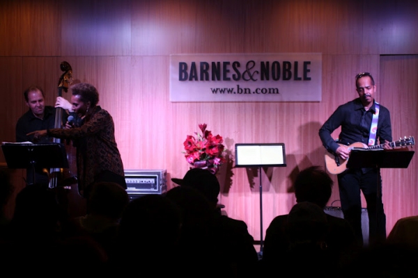 Photo Flash: Leslie Uggams Performs Live at Barnes & Noble Image