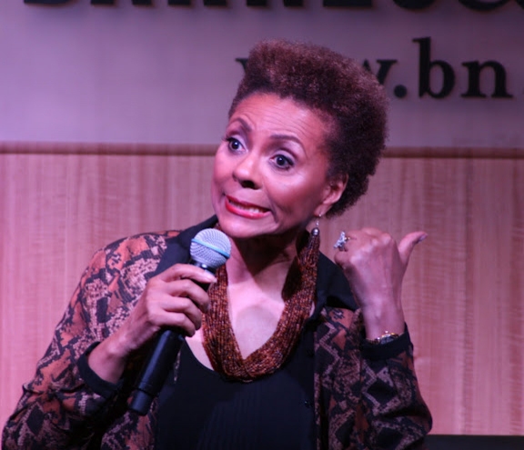 Photo Flash: Leslie Uggams Performs Live at Barnes & Noble Image