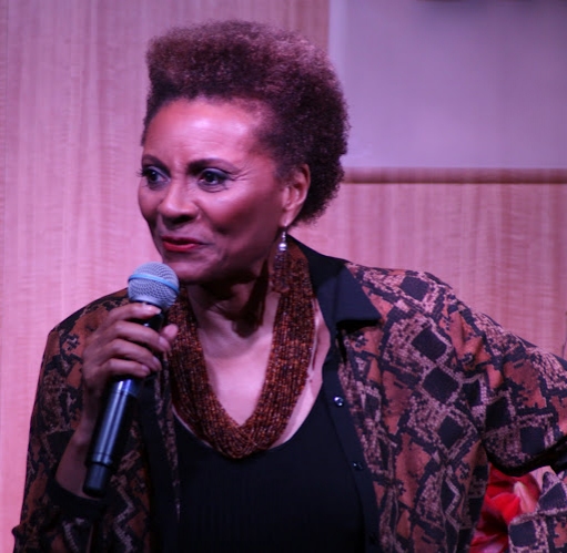 Photo Flash: Leslie Uggams Performs Live at Barnes & Noble Image