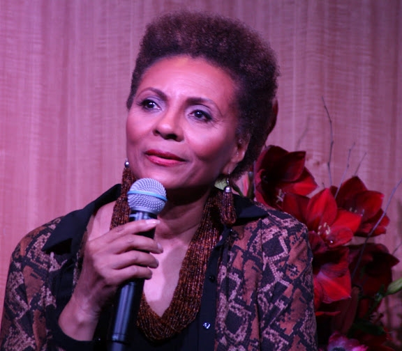 Photo Flash: Leslie Uggams Performs Live at Barnes & Noble Image