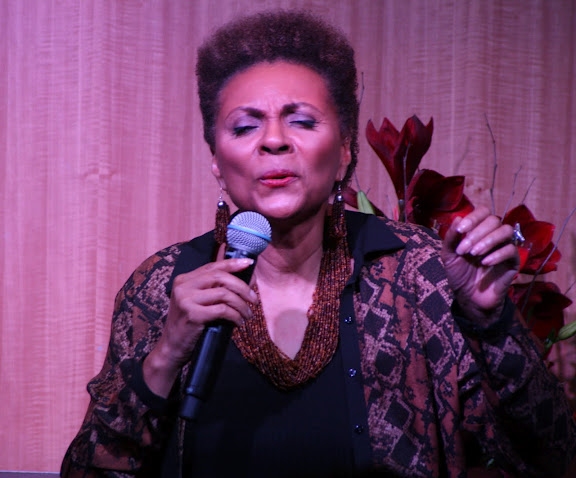 Photo Flash: Leslie Uggams Performs Live at Barnes & Noble Image