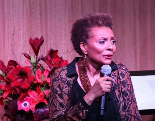 Photo Flash: Leslie Uggams Performs Live at Barnes & Noble Image