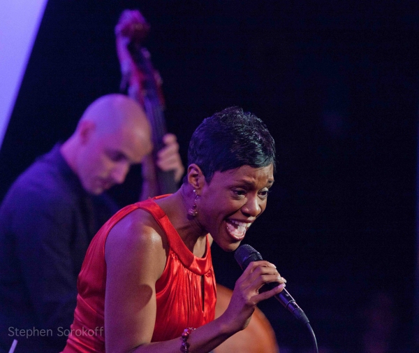 Photo Coverage: Tanya Holt Plays The Metropolitan Room Image