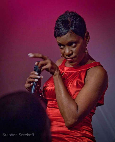 Photo Coverage: Tanya Holt Plays The Metropolitan Room Image