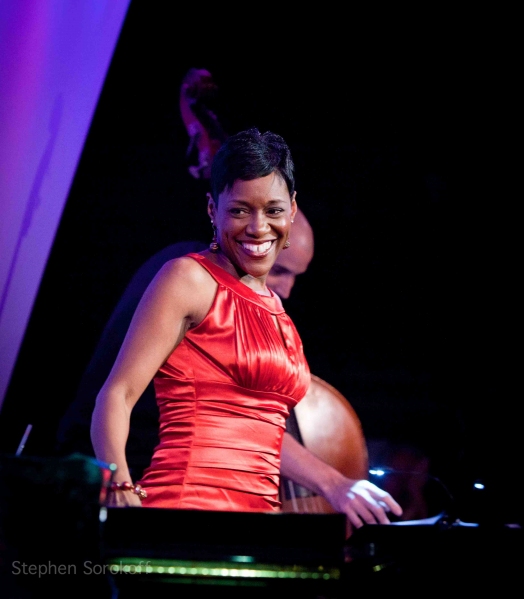 Photo Coverage: Tanya Holt Plays The Metropolitan Room Image