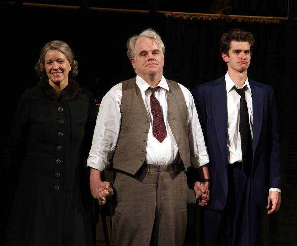 Linda Emond, Phillip Seymour Hoffman & Andrew Garfield Photo