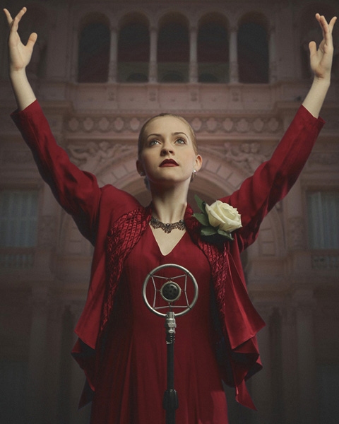 Photo Flash: EVITA Contest - Throw Your Arms Up!  Image