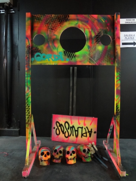 Photo Coverage: 'La Parka' se prepara para salir a escena Image