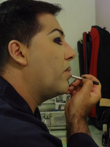 Photo Coverage: 'La Parka' se prepara para salir a escena Image