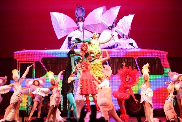Photo Flashback: PRISCILLA QUEEN OF THE DESERT Celebrates One Year on Broadway Image