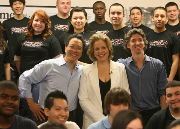 Photo Flash: Renee Fleming, Yo-Yo Ma Surprise Diners With Performance at Thompson Center 