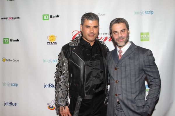 Photo Flash: Night of 1000 Gowns Red Carpet! 