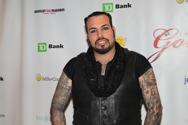 Photo Flash: Night of 1000 Gowns Red Carpet! 