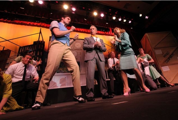 Mayor Michael Bloomberg and the cast of HOW TO SUCCEED Photo