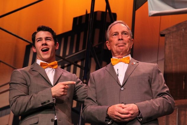 Photo Flash: HOW TO SUCCEED Cast Performs with Mayor Bloomberg at Inner Circle! Image