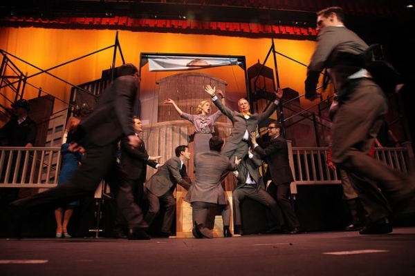 Photo Flash: HOW TO SUCCEED Cast Performs with Mayor Bloomberg at Inner Circle! Image