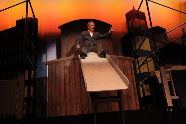 Photo Flash: HOW TO SUCCEED Cast Performs with Mayor Bloomberg at Inner Circle! Image